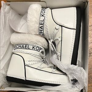 Michael Kors Zelda White Winter Boots with Fur Trim